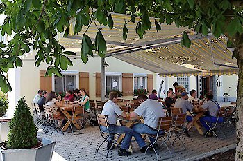 Biergarten im Motorradhotel am Haidl